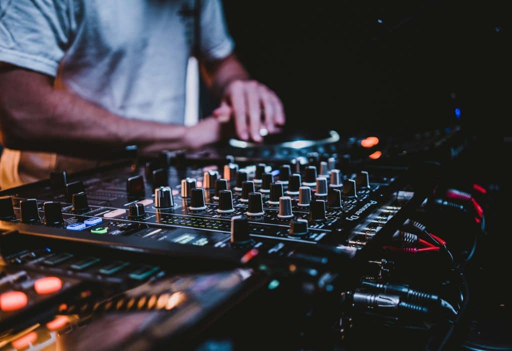 dj-table-party