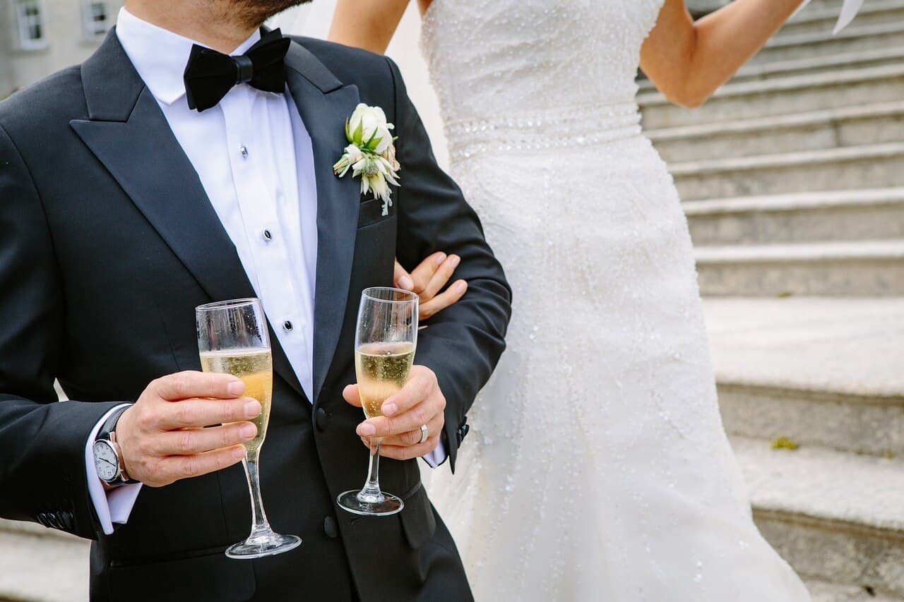 wedding-couple-wine