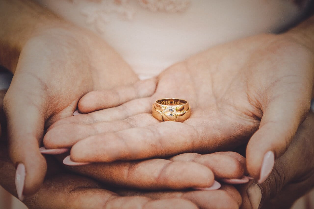 wedding-ring-hand-bride
